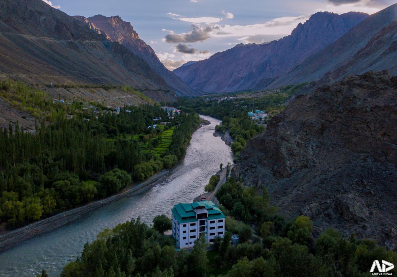 Hotel Chhutuk Heights Kargil Exterior foto